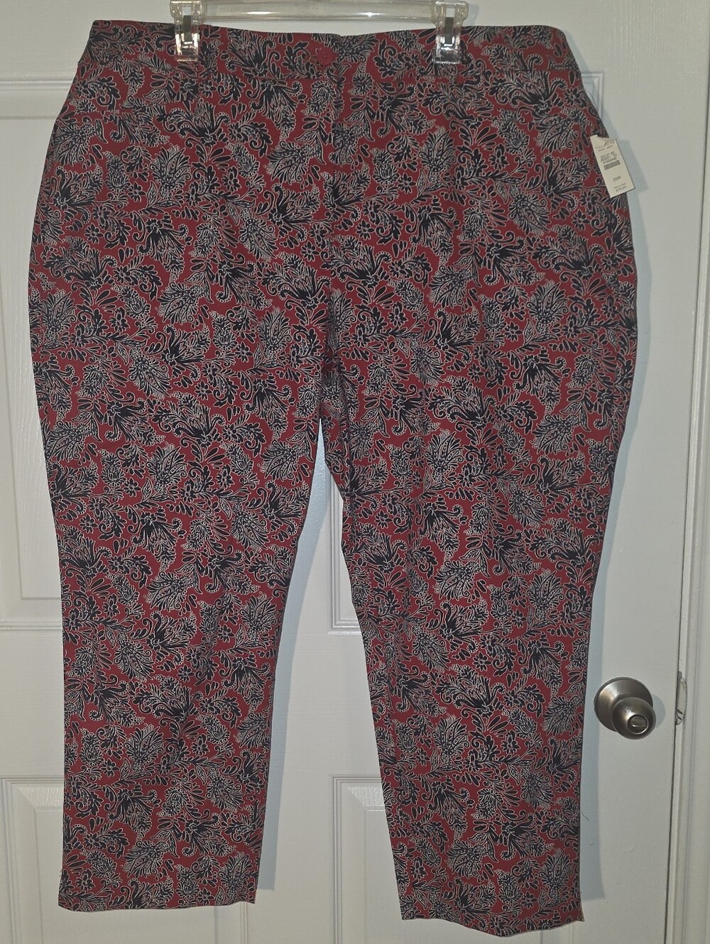 NWT Talbots 20W Red & Black Floral Print Stretch Crop Pants Plus